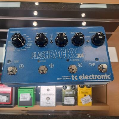 TC Electronic T.C Flashback X4 Delay & Looper Pedal TC Electronic T.C Flashback X4 Delay & Looper Pedal